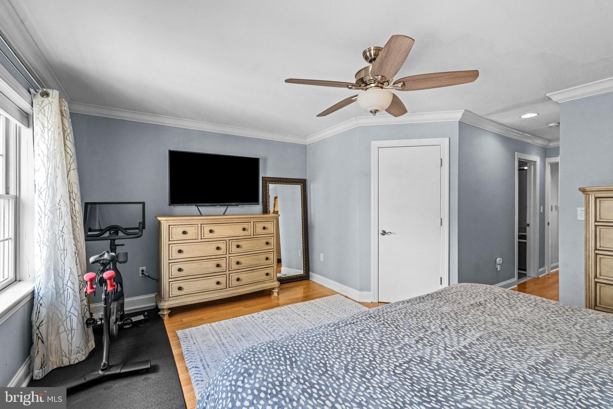 116 Quarry Street Philadelphia, PA 19106 - Photo 45 of 57 a bedroom with furniture and a flat screen tv