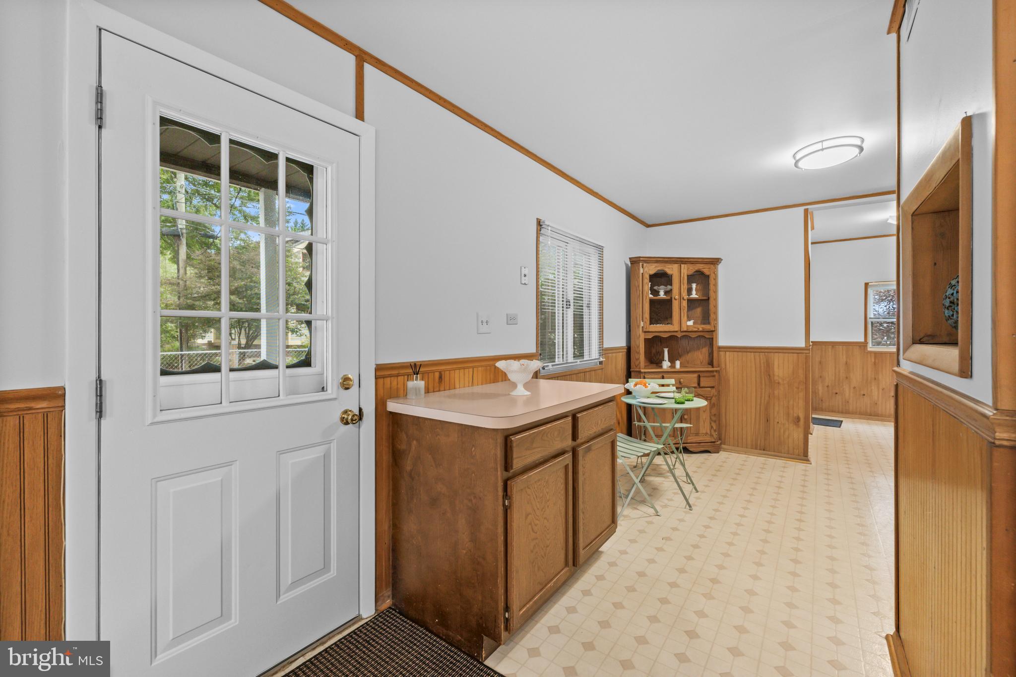 4 Russell Road Cabin John, MD 20818 - Photo 11 of 56 Entry into Kitchen