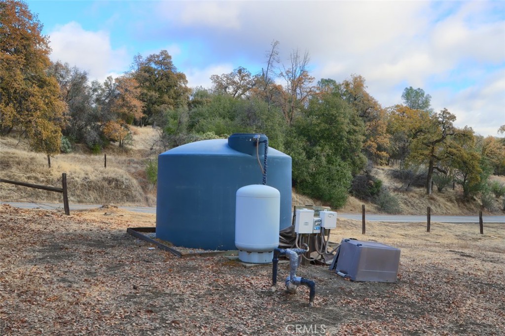 32786-32762 Road 221 North Fork, CA 93643 - Photo 72 of 73 a backyard of a house with table and chairs