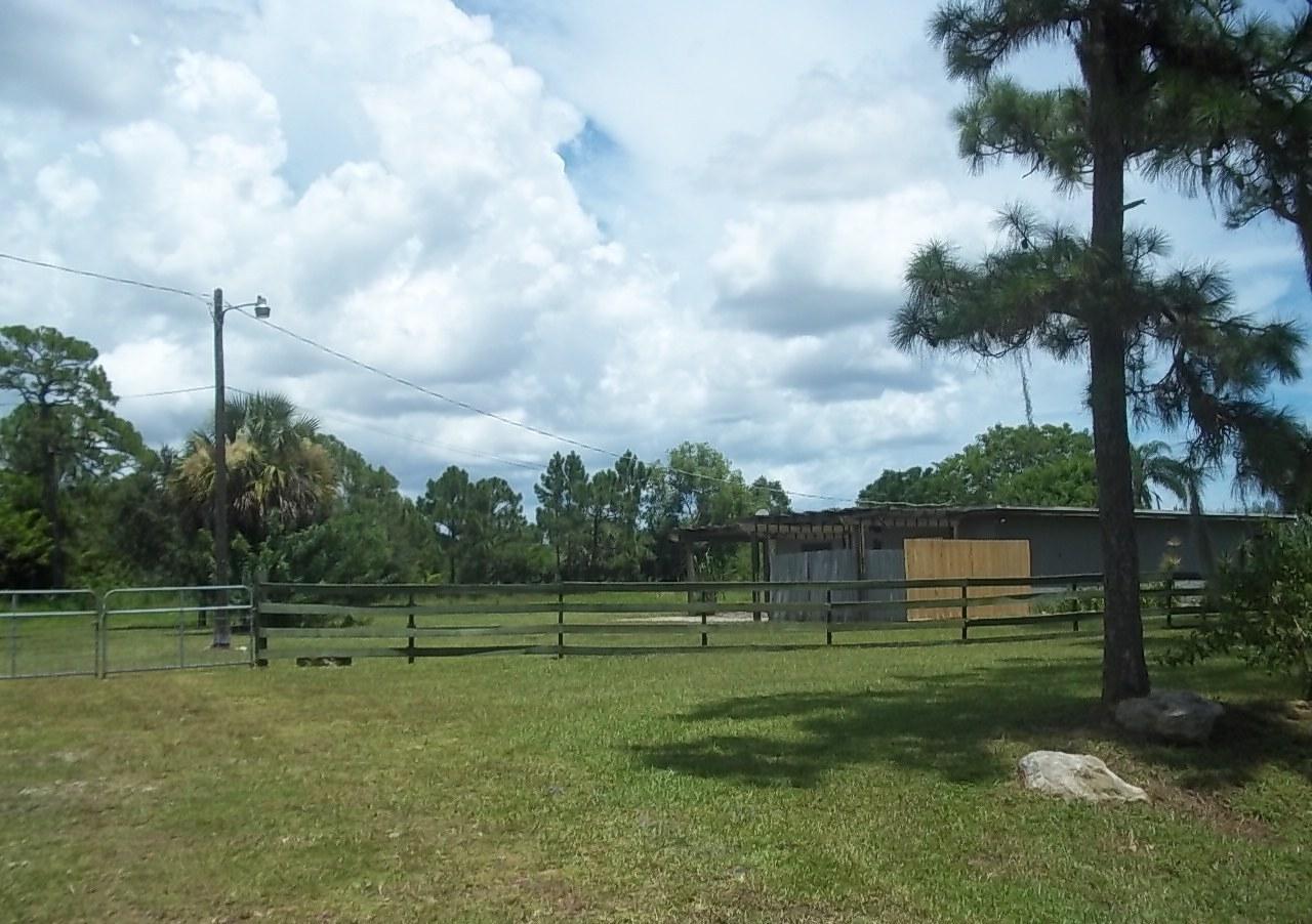 655 Southeast Salerno Road Stuart, FL 34997 - Photo 4 of 19 100_5024
