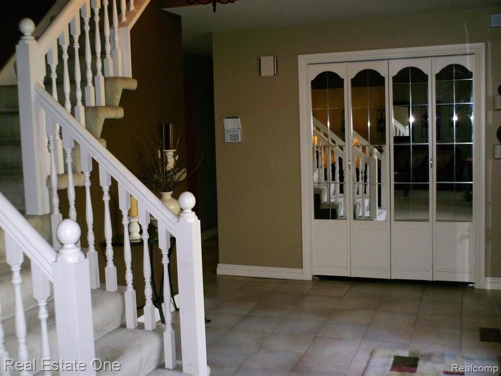 2291 Chippenham Chase Rochester, MI 48306 - Photo 3 of 30 Foyer