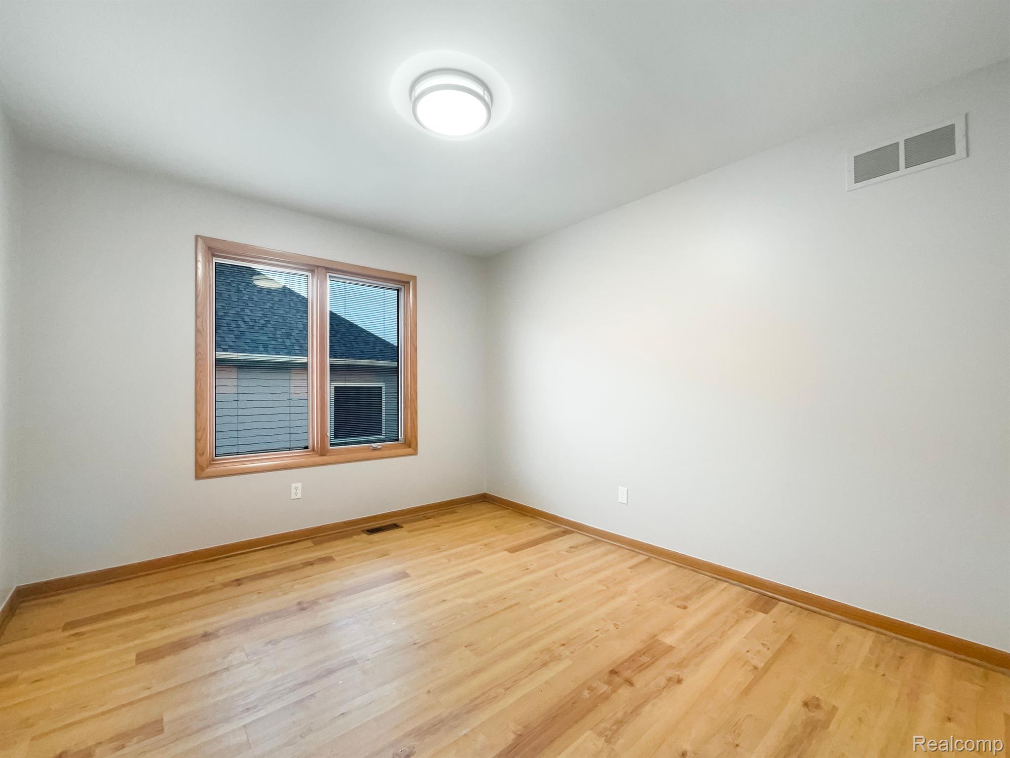 2137 Clinton View Circle Rochester, MI 48309 - Photo 23 of 38 Gallery Image 23