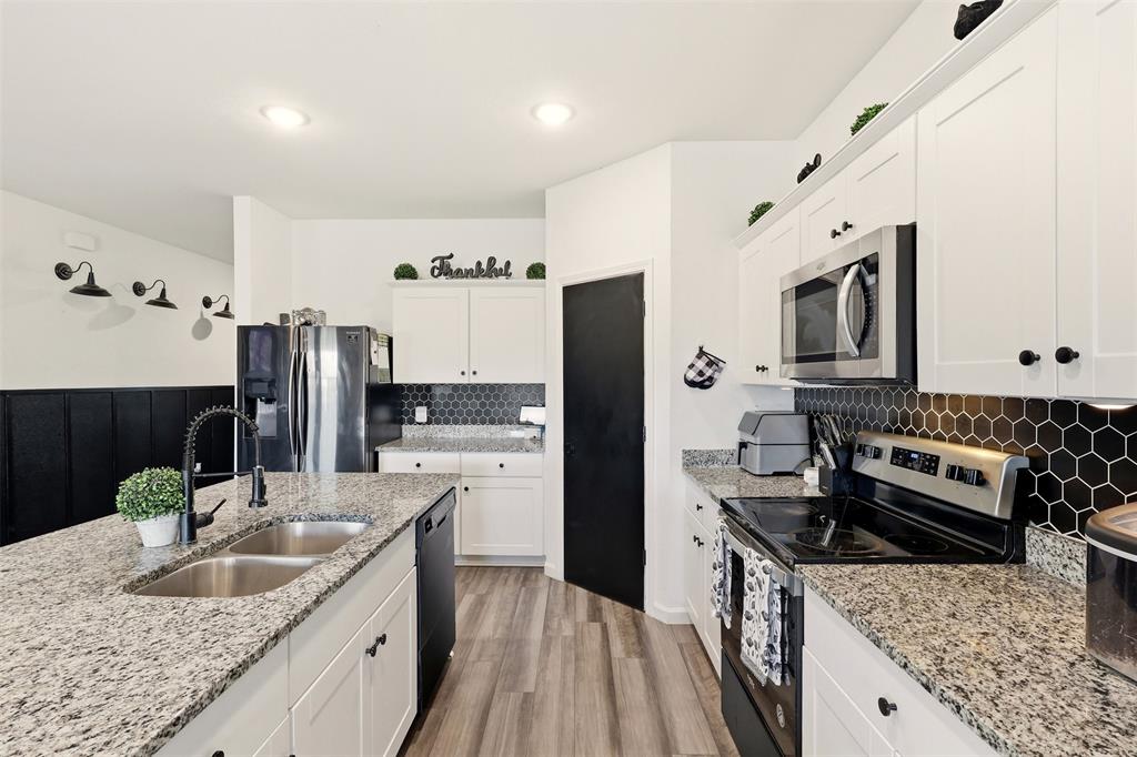 791 Devonshire Drive Lavon, TX 75166 - Photo 8 of 32 a kitchen with stainless steel appliances granite countertop a sink stove and refrigerator