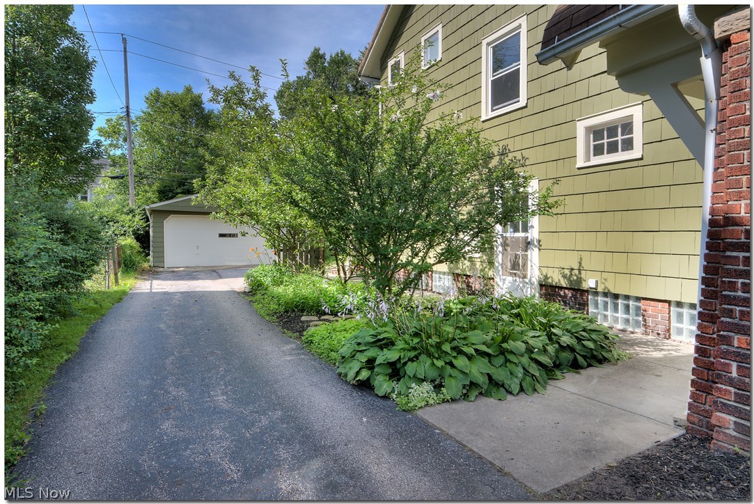 3024 Yorkshire Road Cleveland, OH 44118 - Photo 26 of 31 Gallery Image 26
