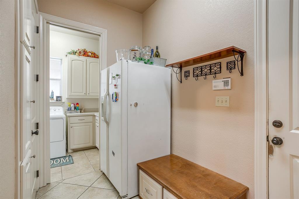 1144 Boling Ranch North Road Azle, TX 76020 - Photo 18 of 40 mudroom
