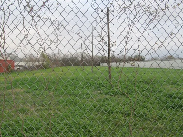 $875,000 | 525 Whitney Avenue, Gretna, LA 70056