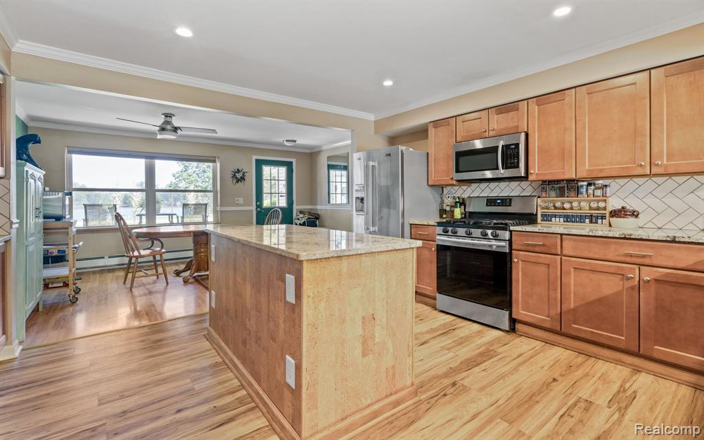 184 Crescent Road Waterford, MI 48327 - Photo 13 of 48 Gallery Image 13