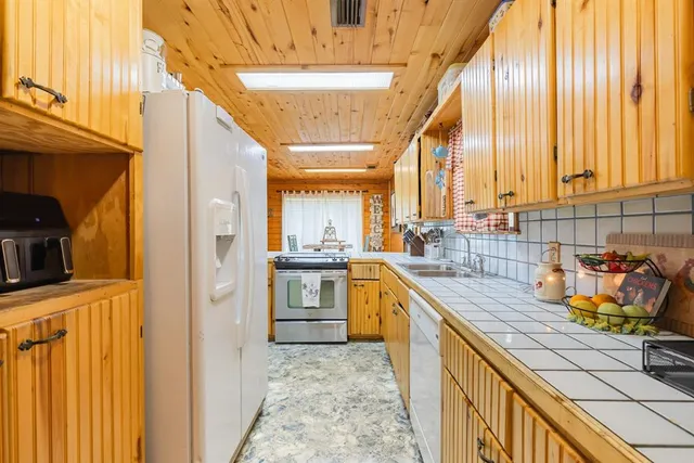 a kitchen that has a lot of cabinets in it