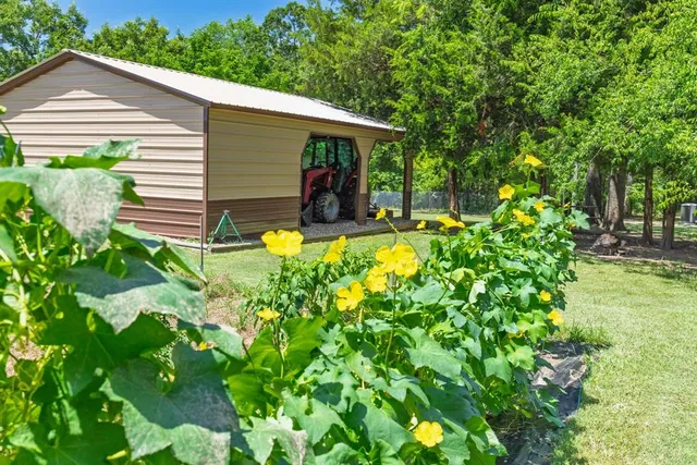 a picture of a bench in the floor