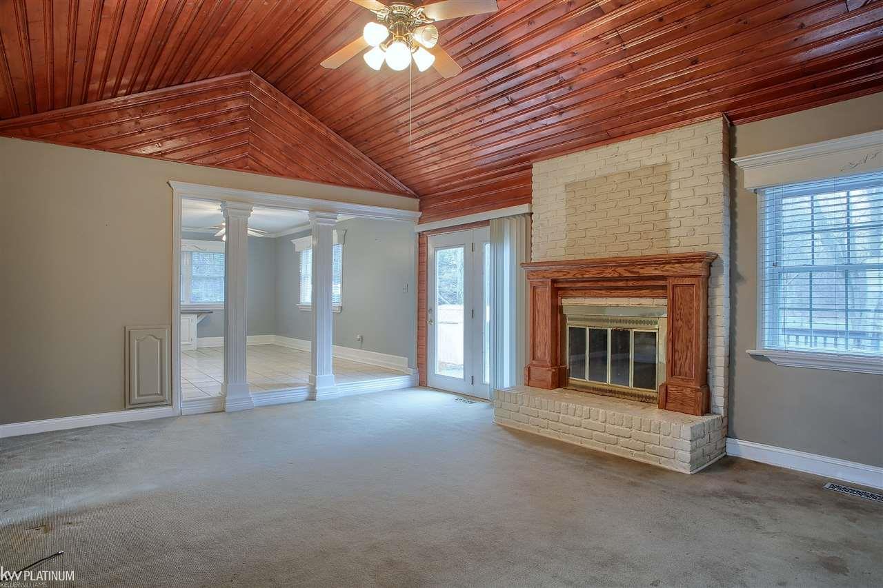 9731 Bartel Road Columbus, MI 48063 - Photo 11 of 41 31376946-10.JPG