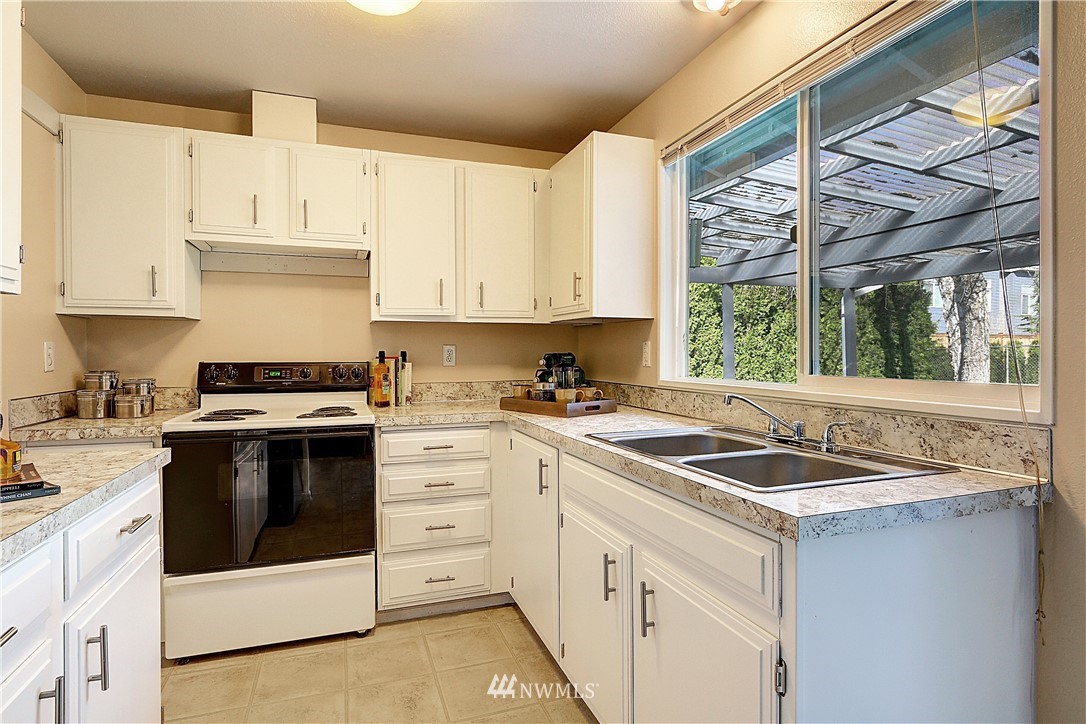 601 212th Street Southwest Bothell, WA 98021 - Photo 3 of 17