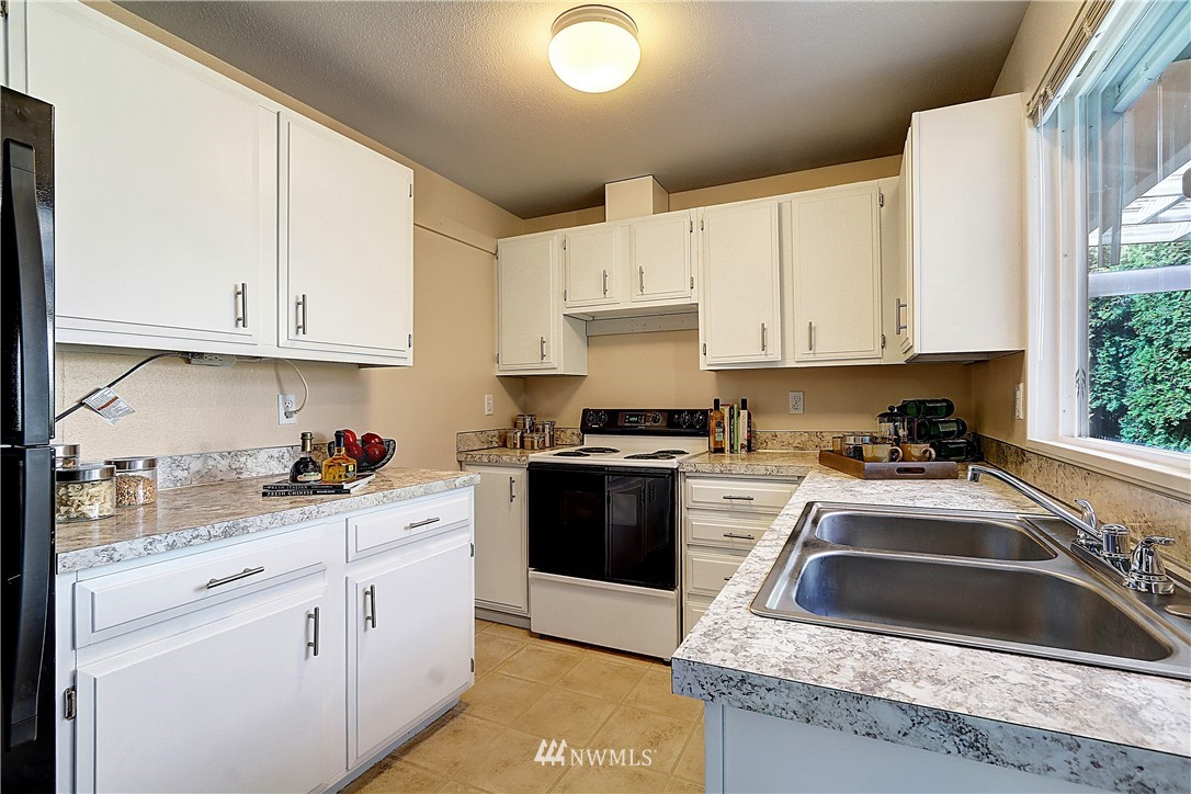 601 212th Street Southwest Bothell, WA 98021 - Photo 4 of 17