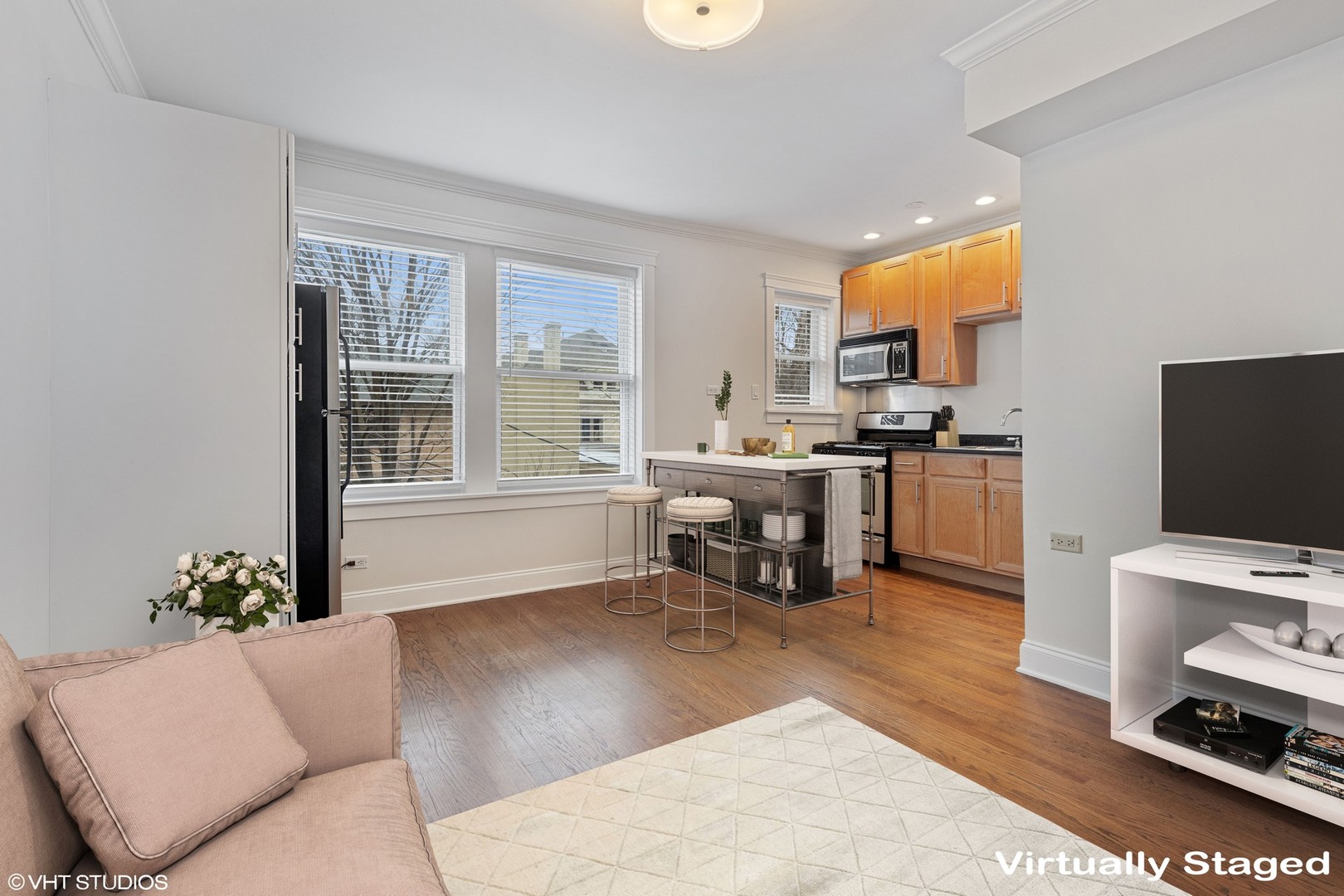 4240 North Clarendon Avenue, Unit 314S Chicago, IL 60613 - Photo 4 of 11
