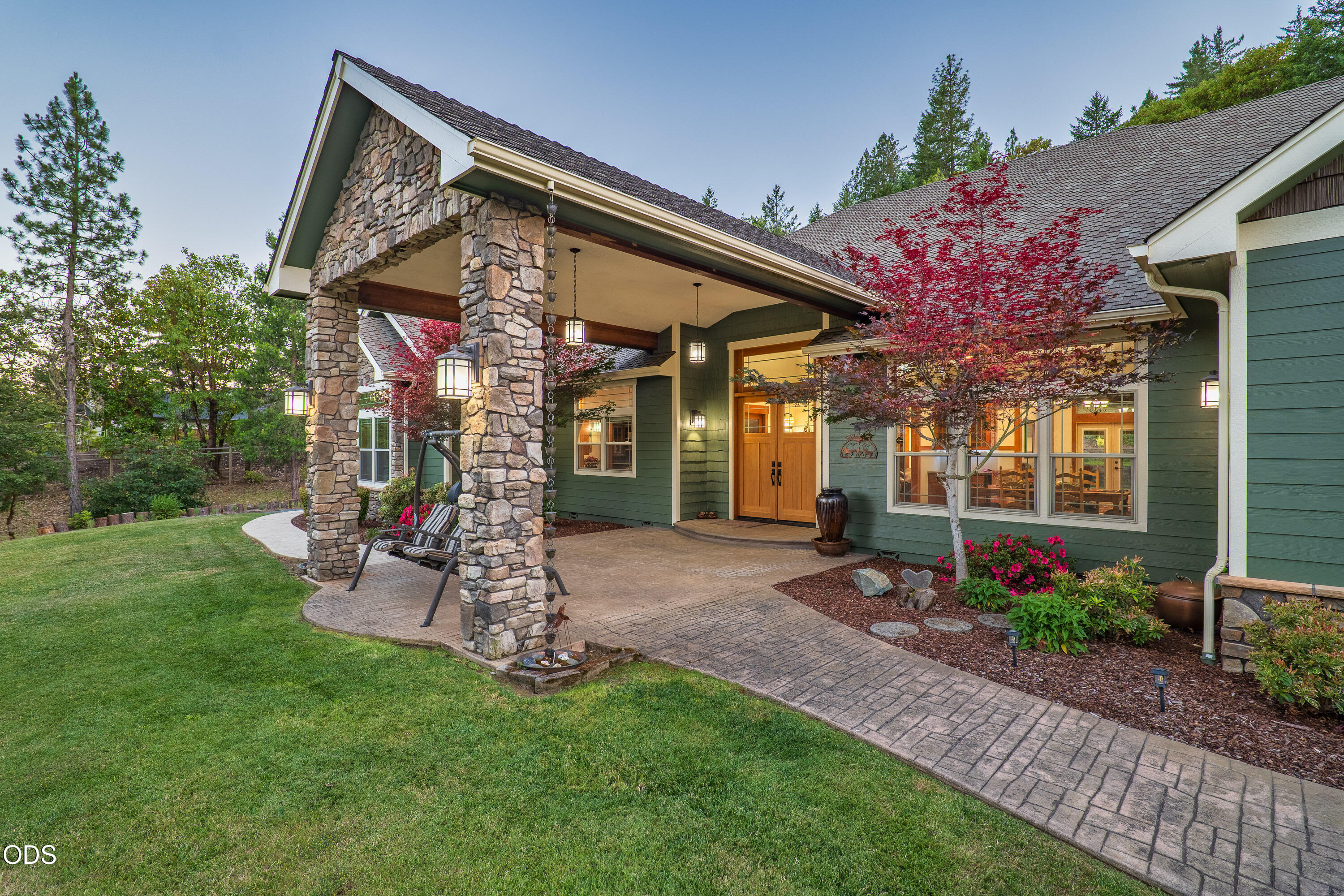 1321 Falcon Crest Lane Merlin, OR 97532 - Photo 8 of 57