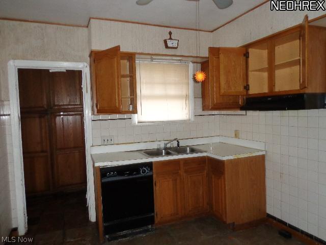 1210 Castleton Road Cleveland Heights, OH 44121 - Photo 4 of 16