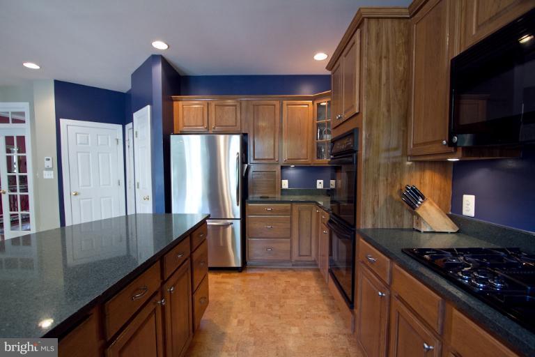 567 Malcolm Road Northwest Vienna, VA 22180 - Photo 22 of 30 Kitchen