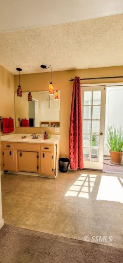 548 South Sanders Street Ridgecrest, CA 93555 - Photo 13 of 29 a very nice looking room with a large window