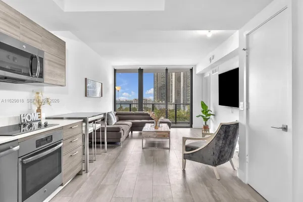 $4,500 | 121 Northeast 34th Street, Unit 905, Miami, FL 33137