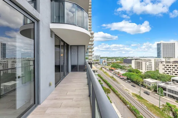 $4,500 | 121 Northeast 34th Street, Unit 905, Miami, FL 33137