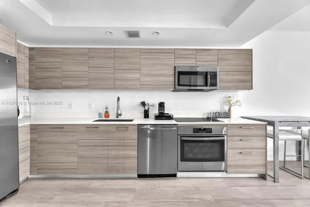 $3,900 | 121 Northeast 34th Street, Unit 905, Miami, FL 33137