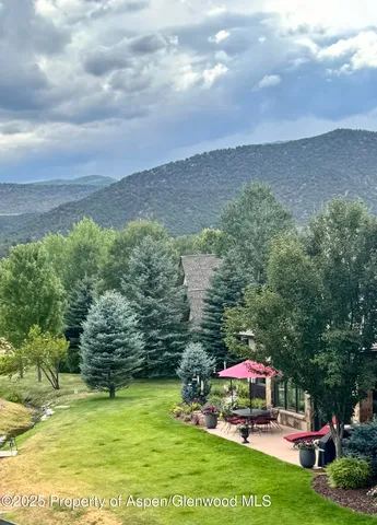 a black and white photo of a living room