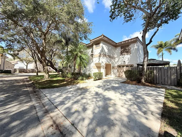 $3,595 | 10661 Northwest 17th Place, Unit 10661, Plantation, FL 33322