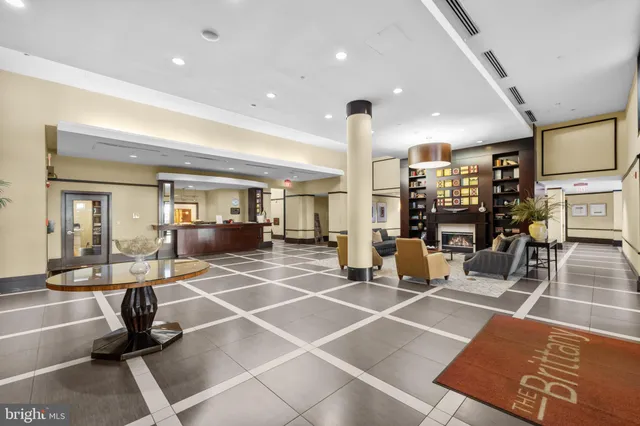 a room with lots of tables and chairs