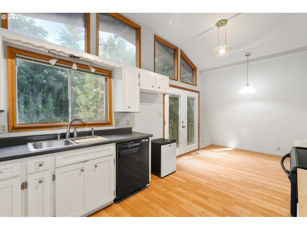 16230 Oakdale Road Dallas, OR 97338 - Photo 11 of 32