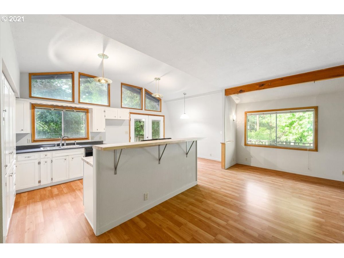 16230 Oakdale Road Dallas, OR 97338 - Photo 14 of 32