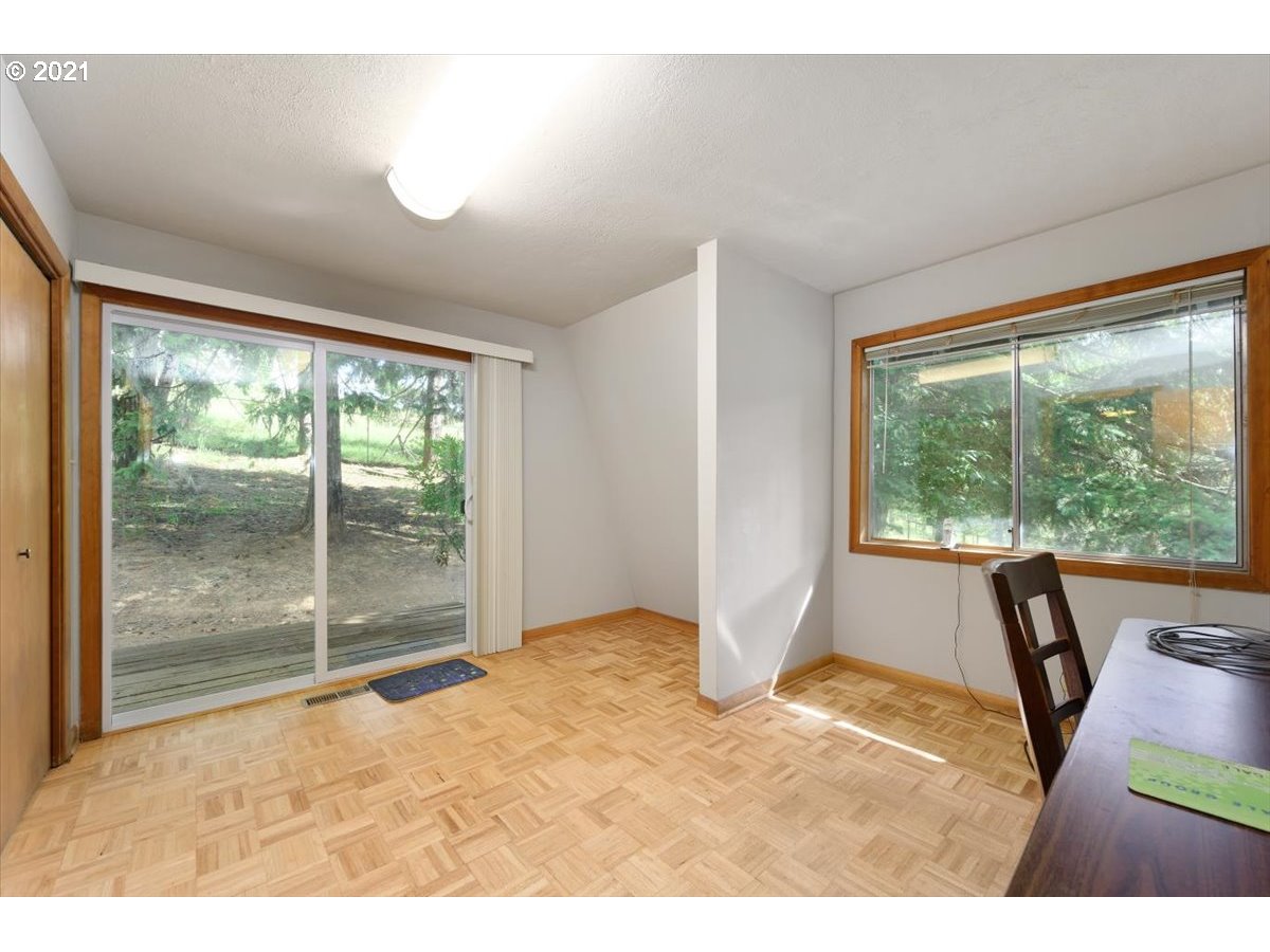 16230 Oakdale Road Dallas, OR 97338 - Photo 19 of 32