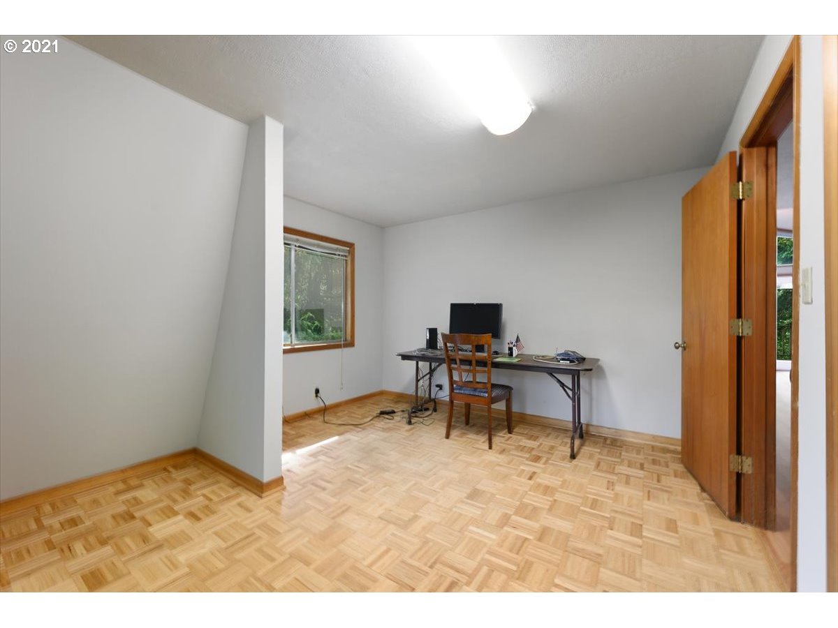 16230 Oakdale Road Dallas, OR 97338 - Photo 20 of 32