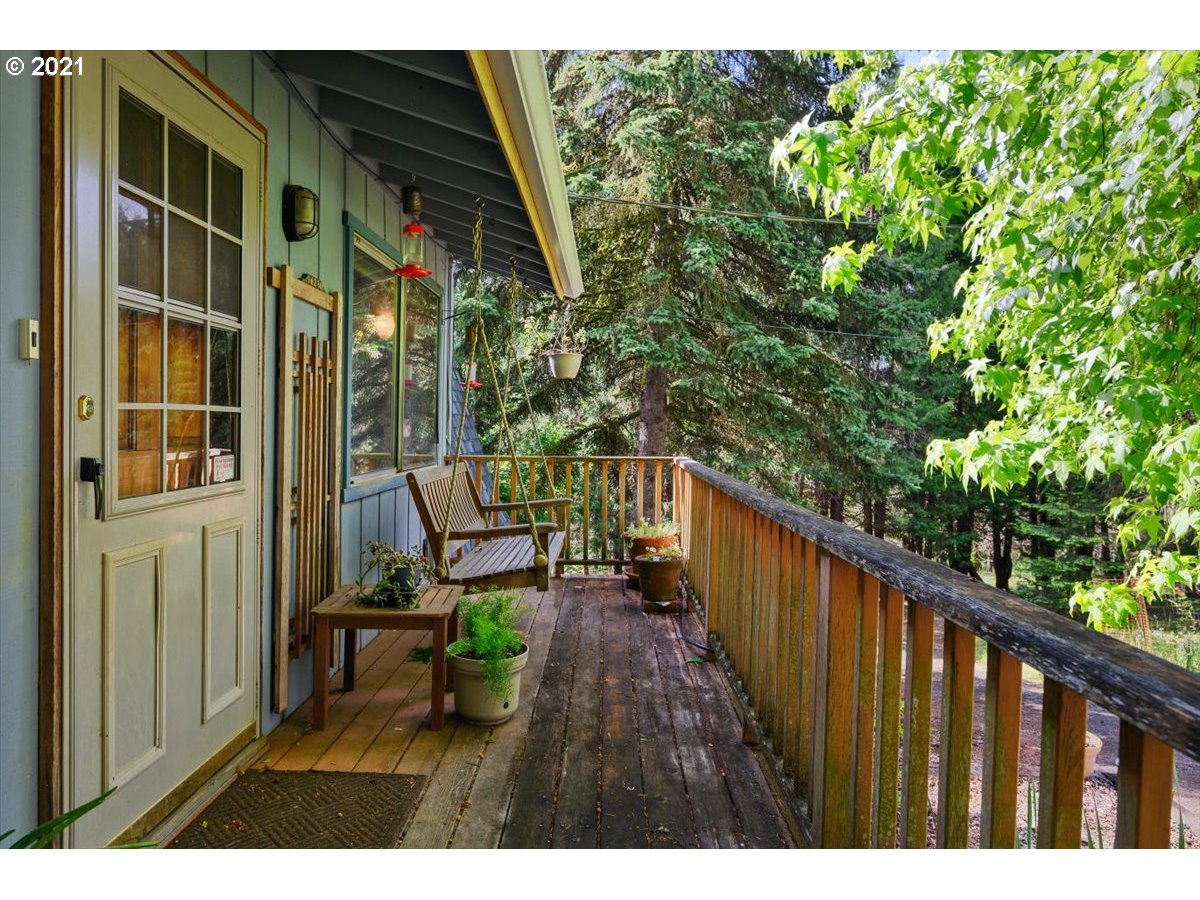 16230 Oakdale Road Dallas, OR 97338 - Photo 3 of 32