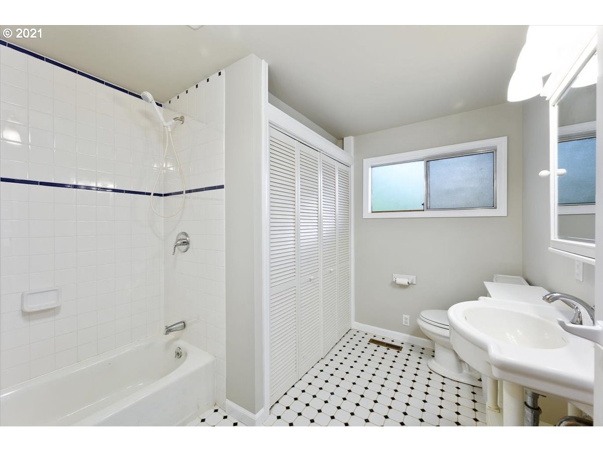 16230 Oakdale Road Dallas, OR 97338 - Photo 21 of 32