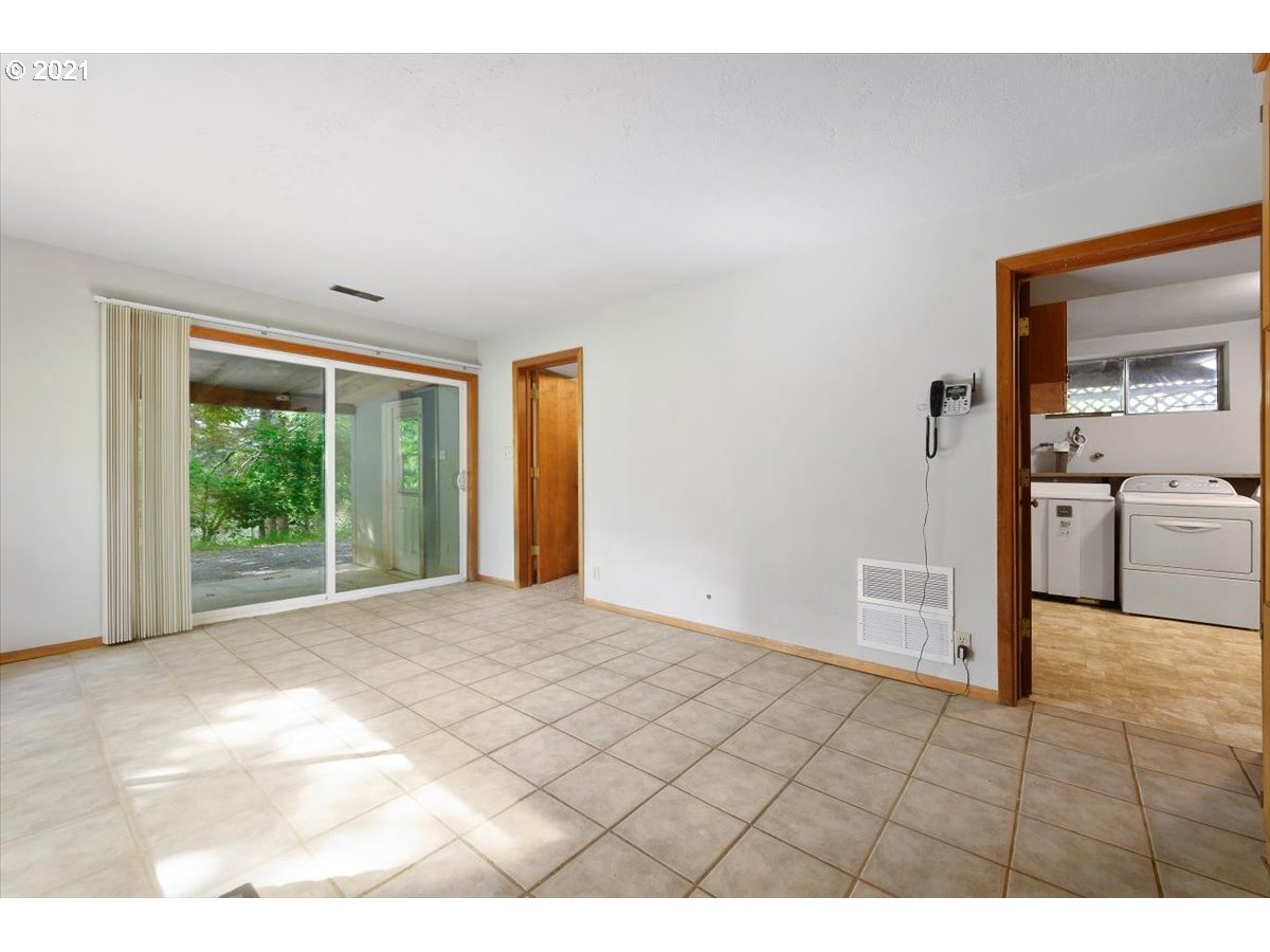 16230 Oakdale Road Dallas, OR 97338 - Photo 23 of 32