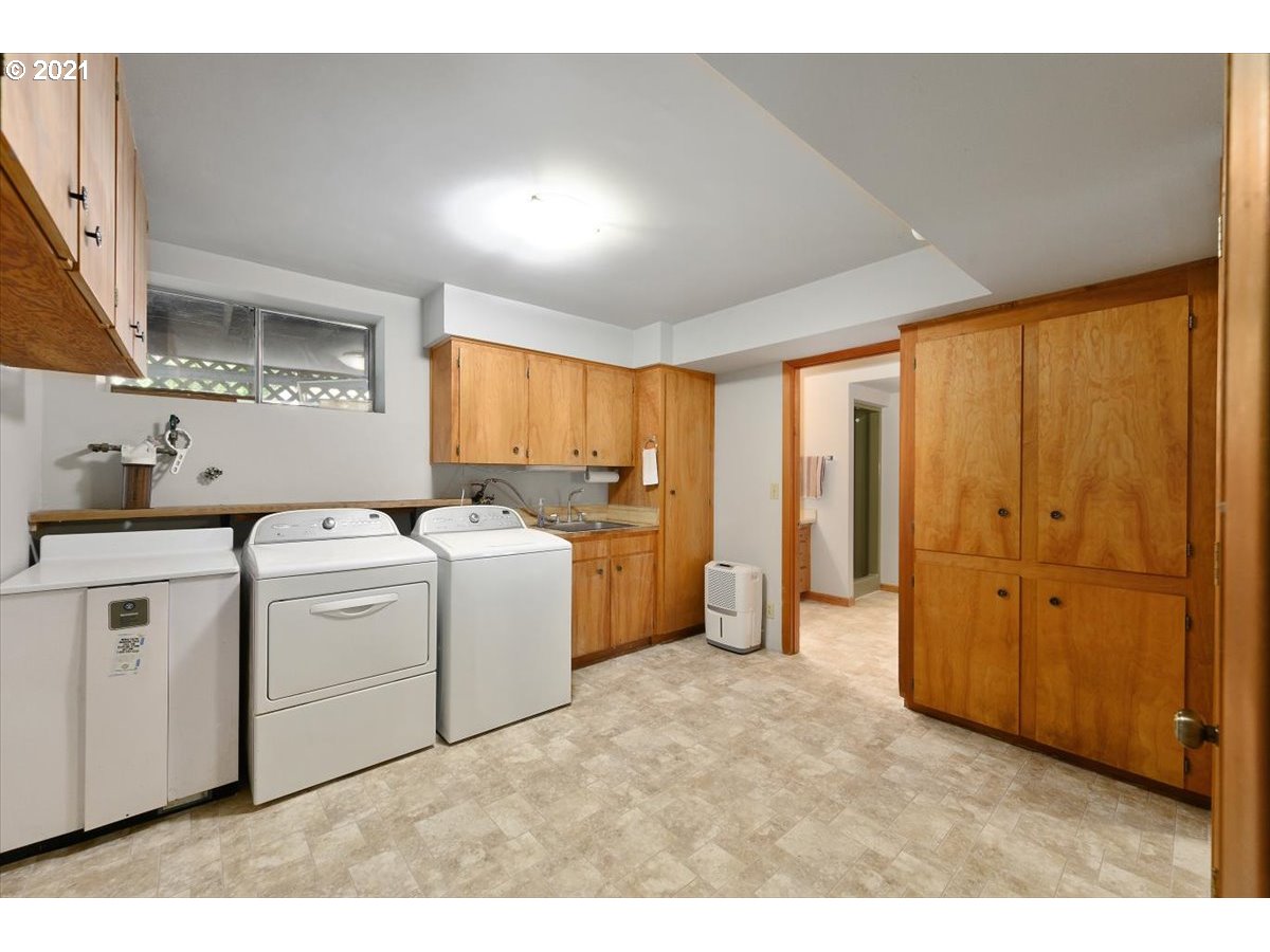 16230 Oakdale Road Dallas, OR 97338 - Photo 28 of 32