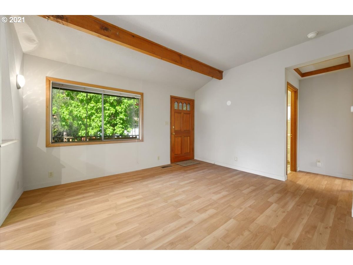 16230 Oakdale Road Dallas, OR 97338 - Photo 4 of 32
