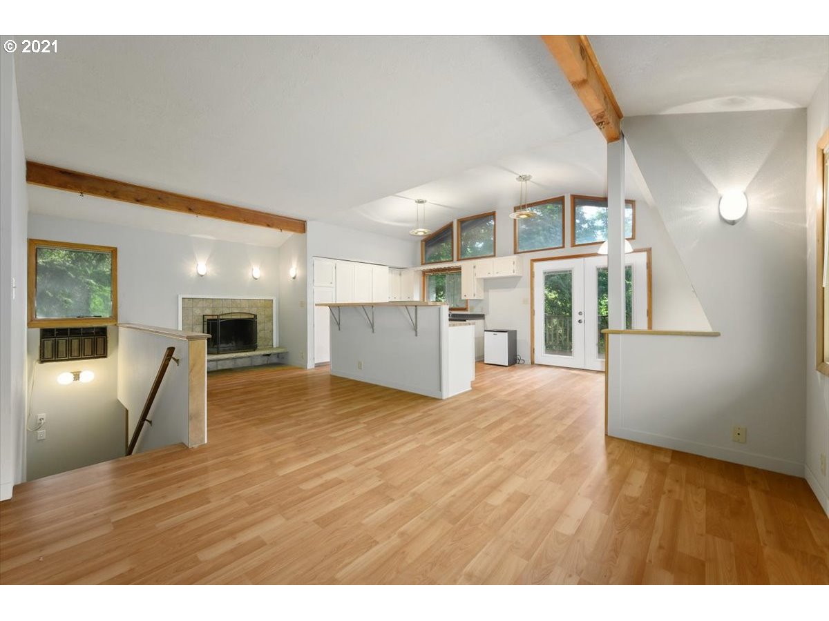 16230 Oakdale Road Dallas, OR 97338 - Photo 5 of 32
