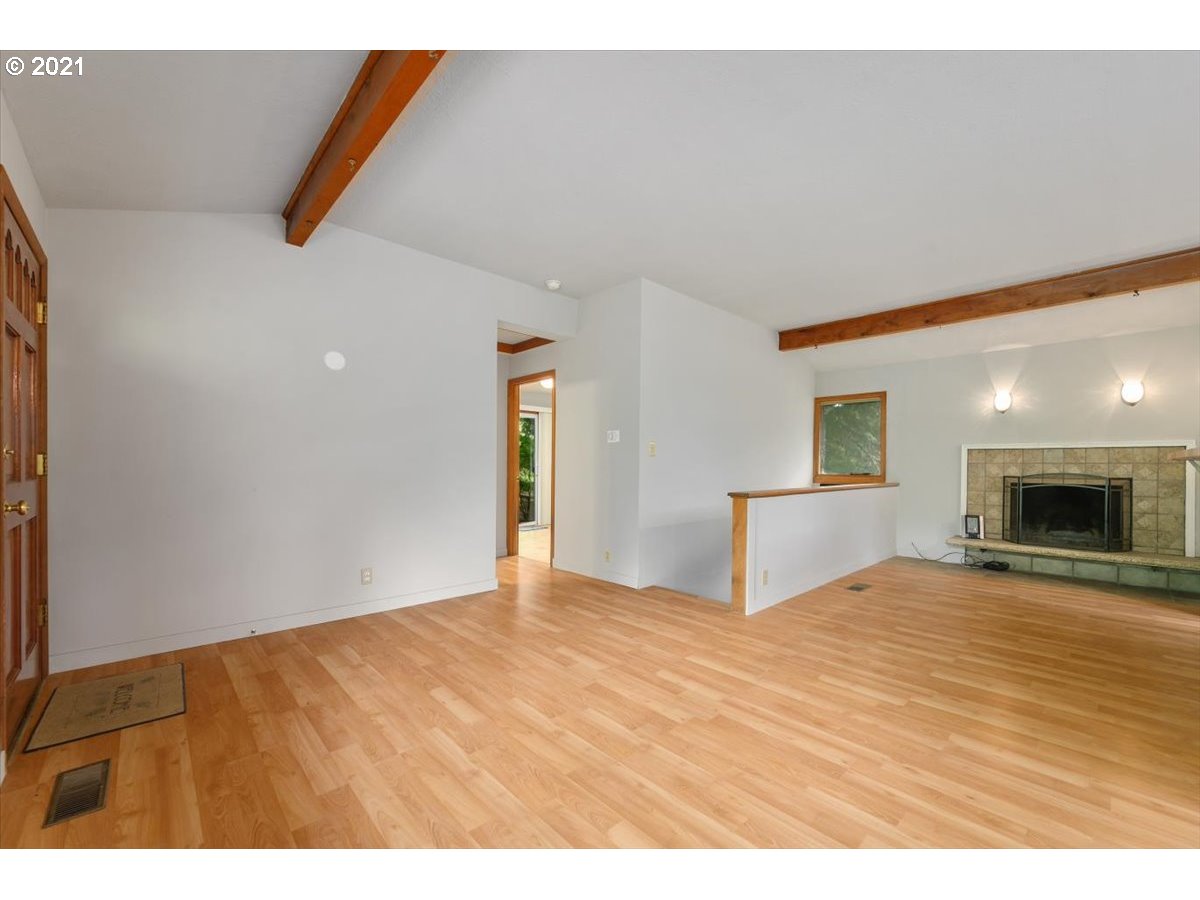 16230 Oakdale Road Dallas, OR 97338 - Photo 6 of 32