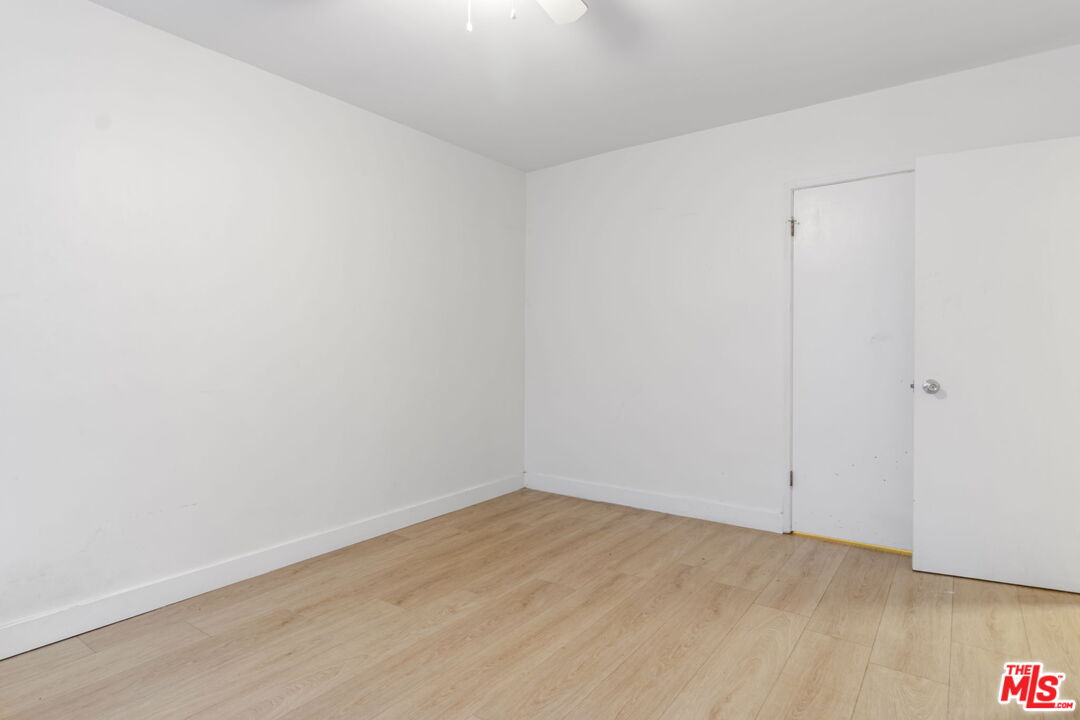 2302 Bagley Avenue Los Angeles, CA 90034 - Photo 19 of 20 a view of an empty room