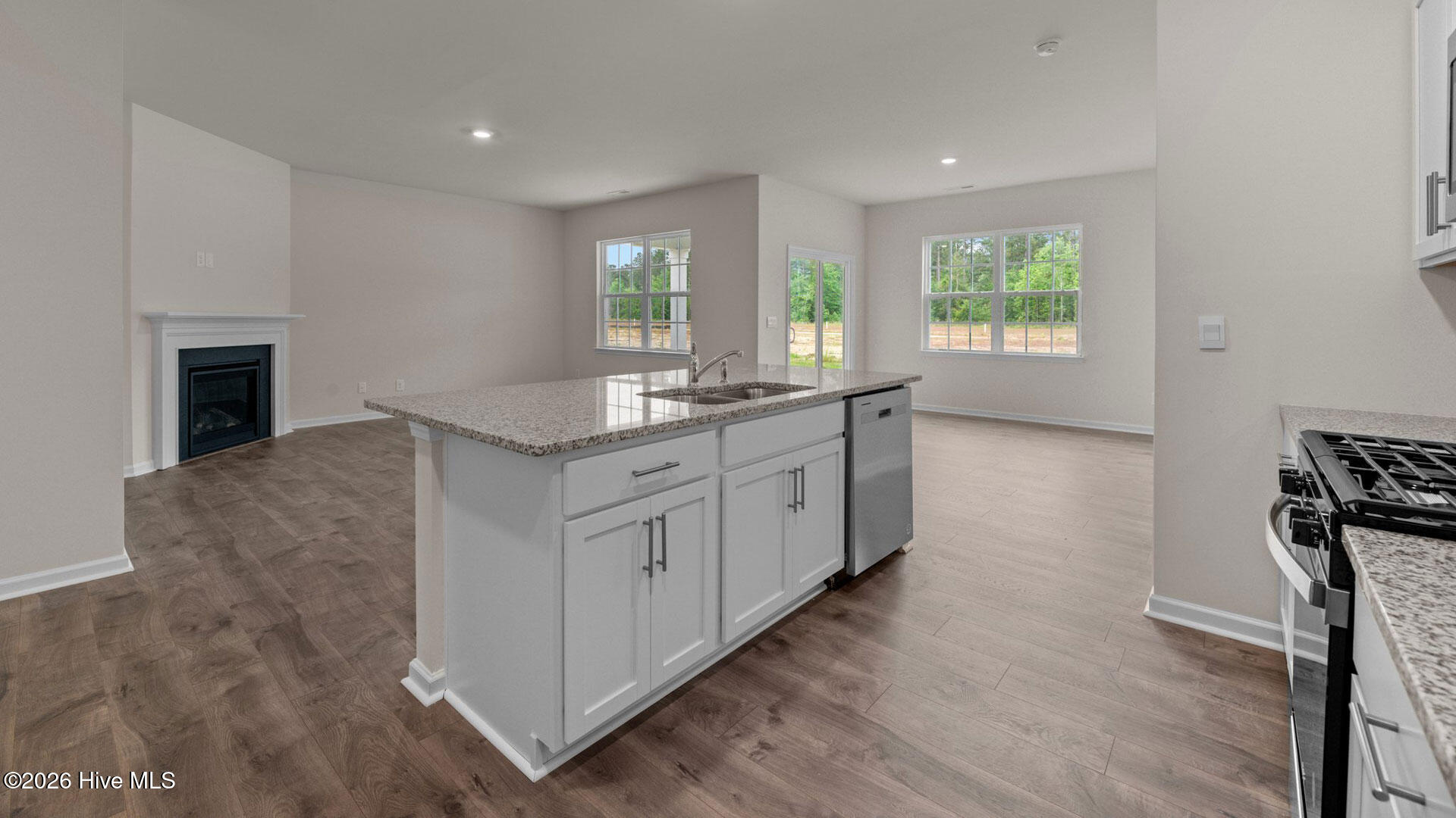 1013 Minnette Circle New Bern, NC 28562 - Photo 4 of 26 35-web-or-mls-DSC_6399