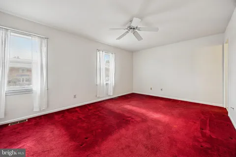 a view of empty room with window
