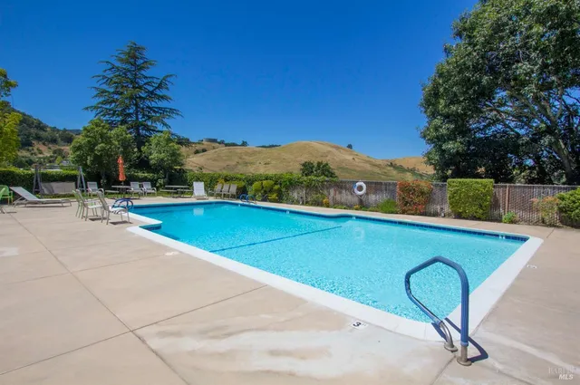 $310,000 | 10 Fallen Leaf Way, Novato, CA 94949