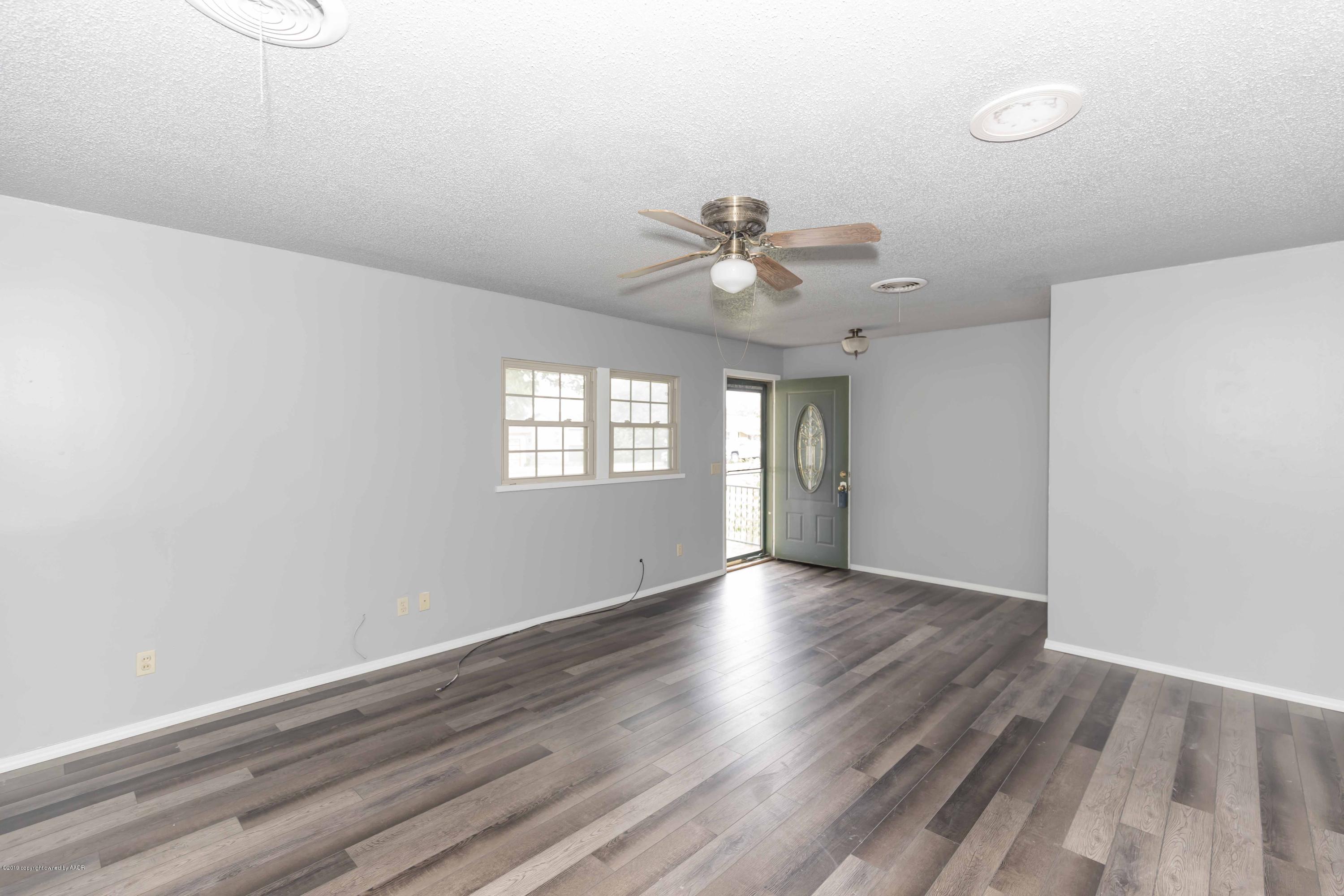 4407 South Fannin Street Amarillo, TX 79110 - Photo 6 of 30 LIVING ROOM VIEW 2