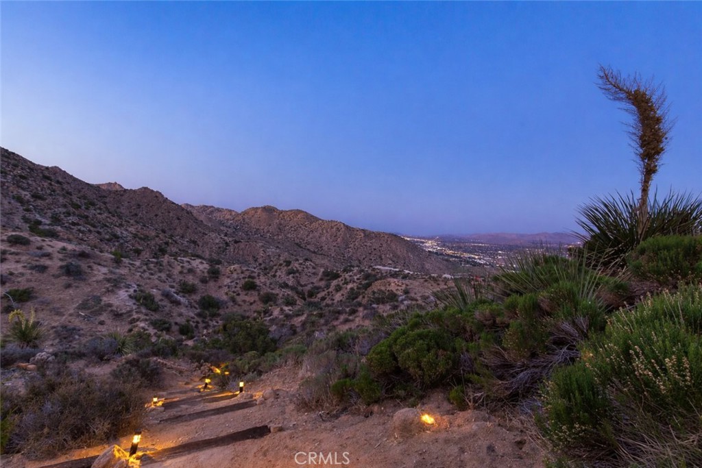 53744 Ridge Road Yucca Valley, CA 92284 - Photo 4 of 17