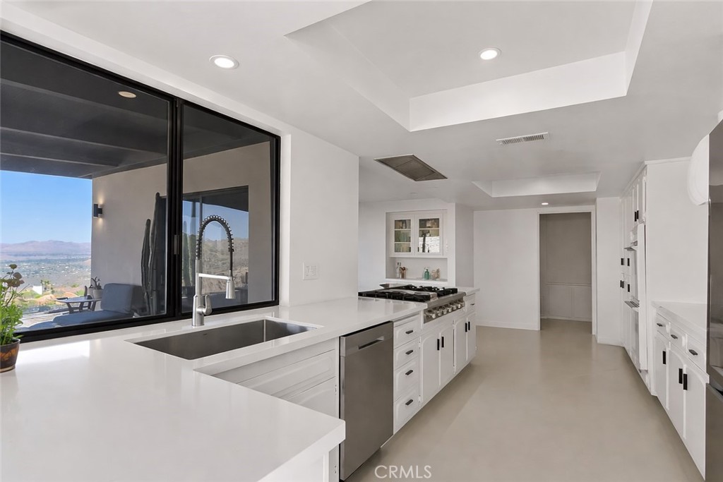 53744 Ridge Road Yucca Valley, CA 92284 - Photo 5 of 17