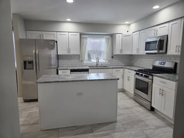 $394,900 | 31 Graymoor Lane, Olympia Fields, IL 60461