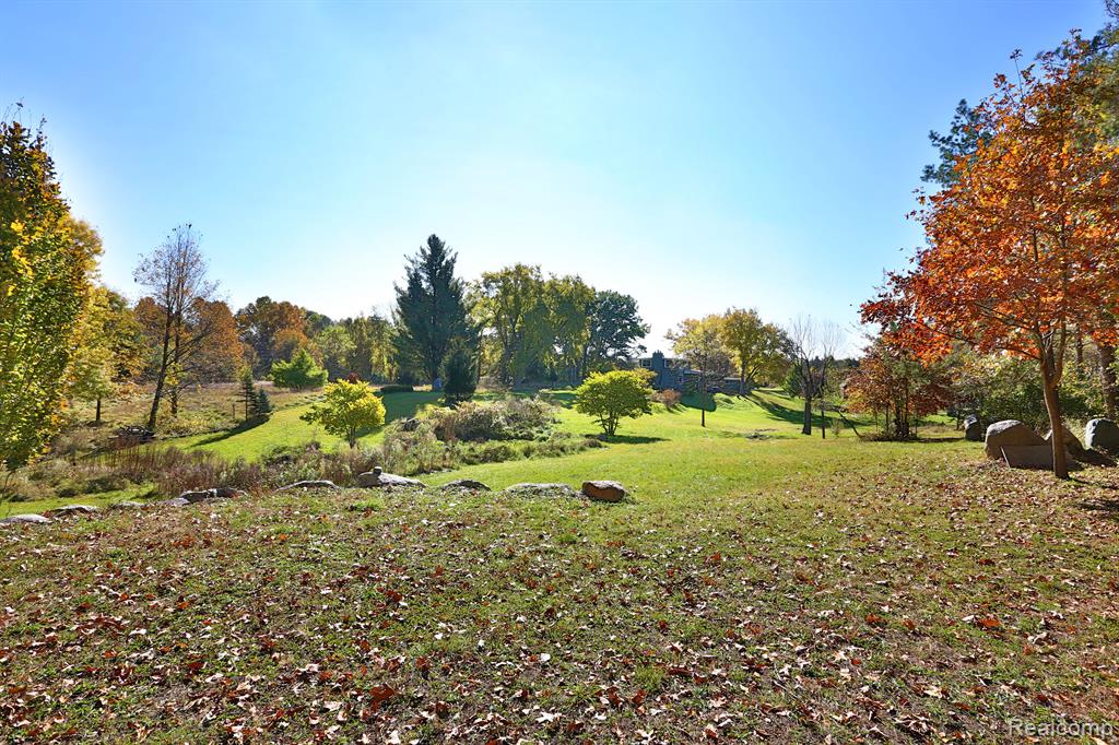 600 West Predmore Road Oakland, MI 48363 - Photo 41 of 46