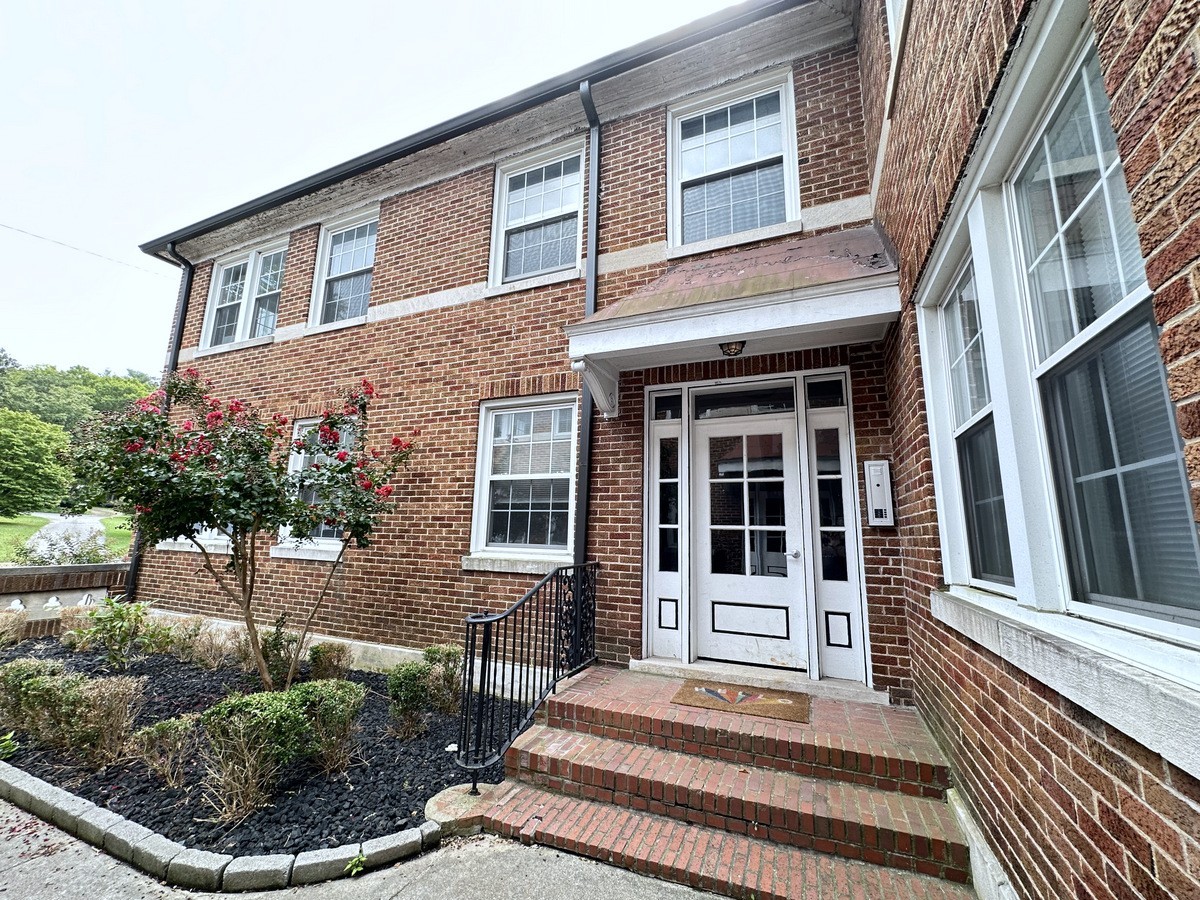 610 North 2nd Street, Unit 8 Clarksville, TN 37040 - Photo 4 of 29 a view of a brick house with many windows