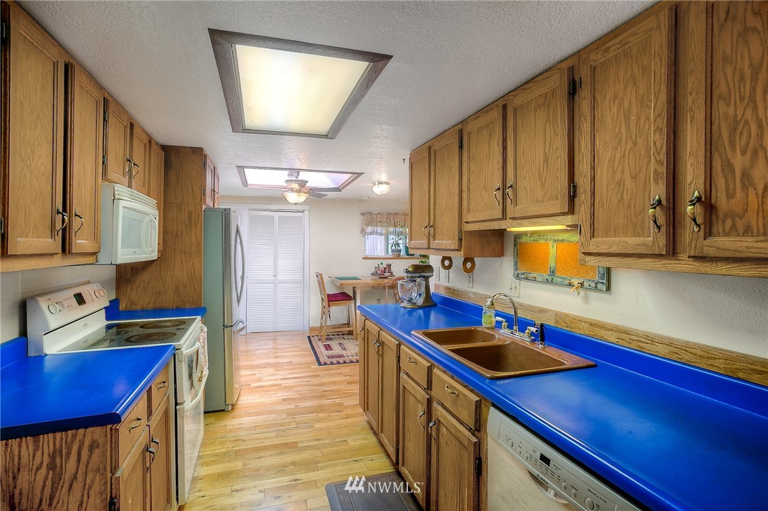 19205 Southeast 161st Street Renton, WA 98058 - Photo 10 of 34 Gallery Image 10