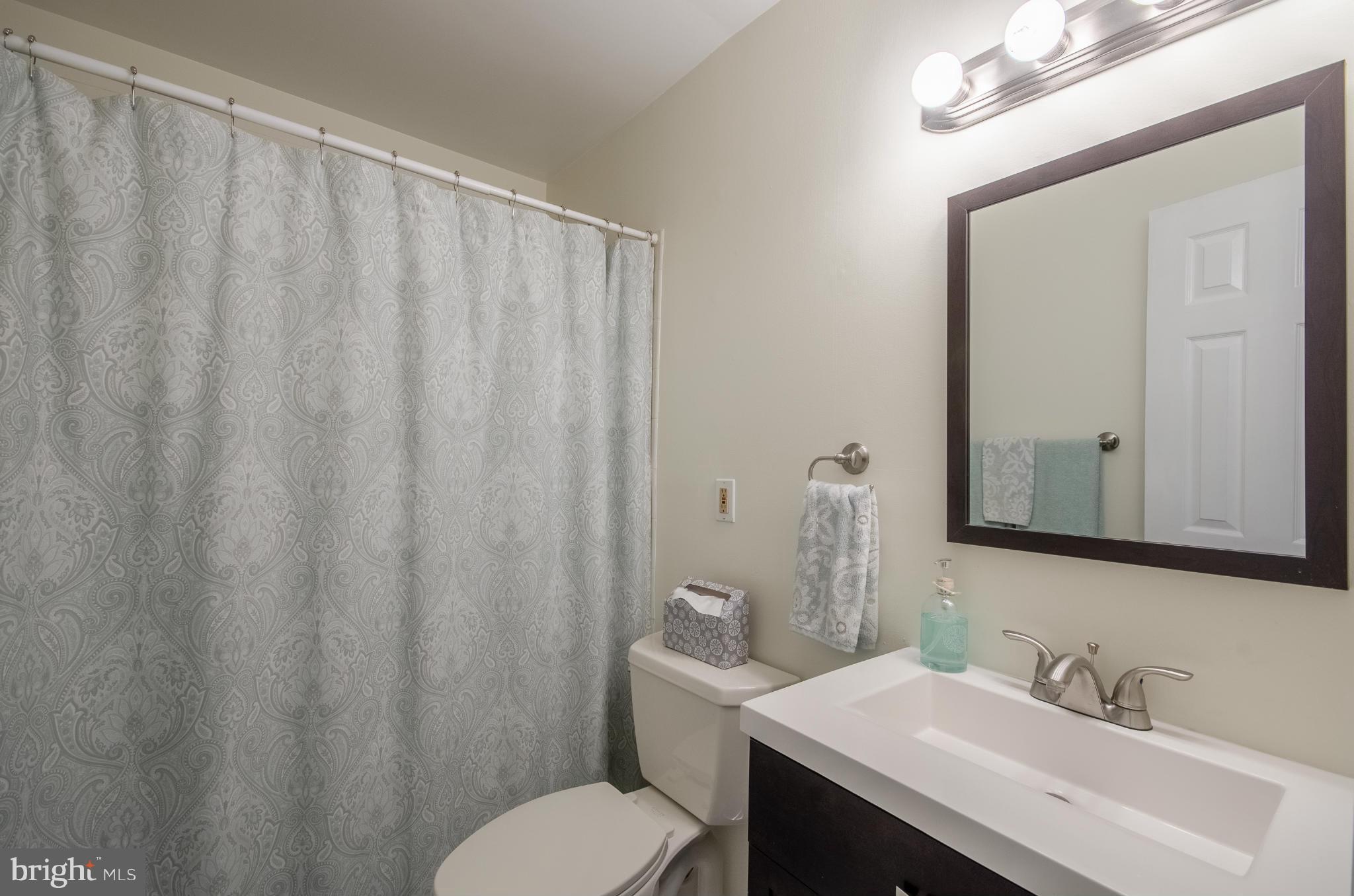 8931 Fort Hunt Road Alexandria, VA 22308 - Photo 17 of 30 Bath